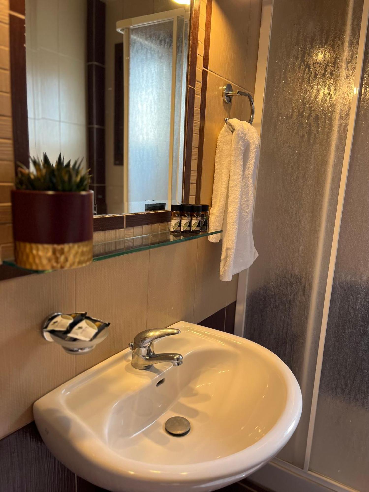 Agnanti Zitsas Hotel Exteriör bild